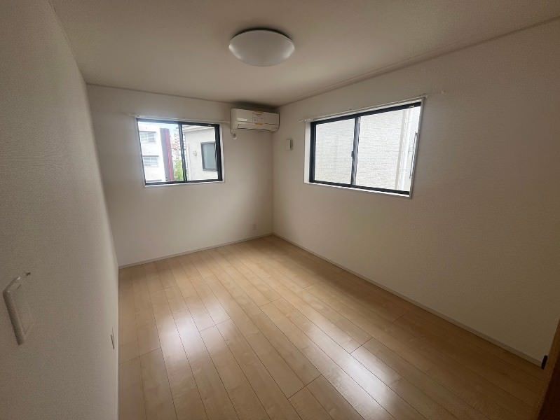 4LDK Detached House for Sale in Okinawa City, Okinawa - Thumbnail 2