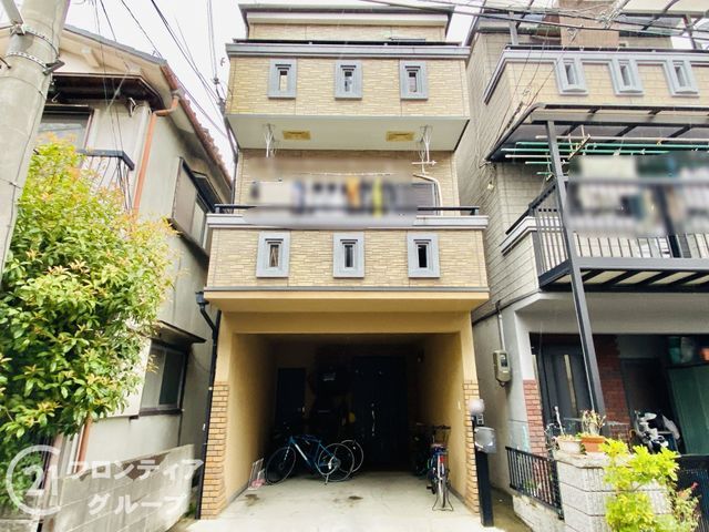 Spacious 4DK Wooden House for Sale in Neyagawa City, Osaka - Thumbnail 2