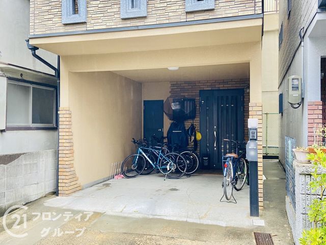 Spacious 4DK Wooden House for Sale in Neyagawa City, Osaka - Thumbnail 4