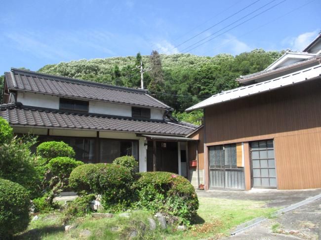 Traditional 1900 Home with Orchard in Kasaoka - Main Image
