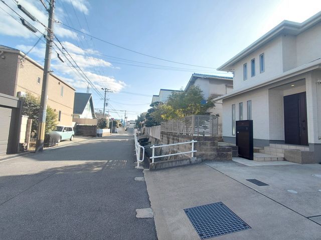3SLDK House for Sale in Takarazuka City, Hyogo Prefecture - Thumbnail 2