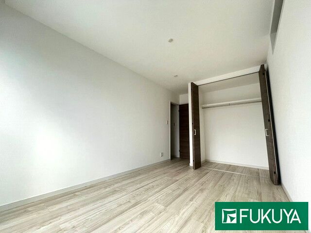 Modern 4LDK House for Sale in Osaka Nishinari Ward - Thumbnail 3