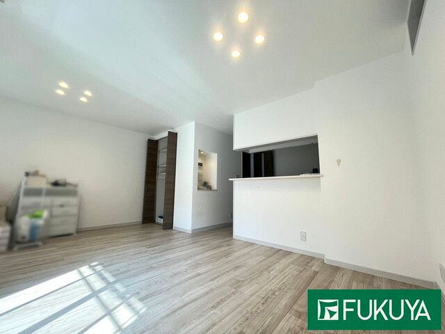 Modern 4LDK House for Sale in Osaka Nishinari Ward - Thumbnail 2