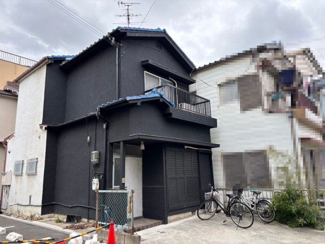 3DK House with Dual Balconies for Sale in Sakai, Osaka - Thumbnail 2