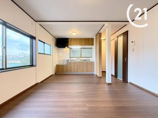 3LDK Renovated House for Sale in Konohana Ward, Osaka - Thumbnail 4