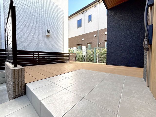 Modern 3SLDK House for Sale in Neyagawa, Osaka - Thumbnail 2