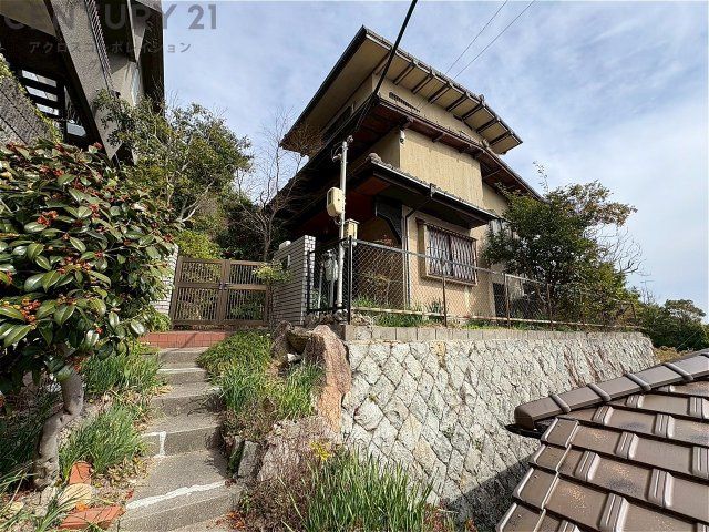 4LDK Detached House for Sale in Koyoen, Nishinomiya - Thumbnail 2