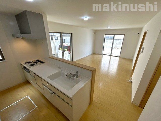 Modern 3LDK House for Sale in Matsubara, Osaka - Built 2020 - Thumbnail 2