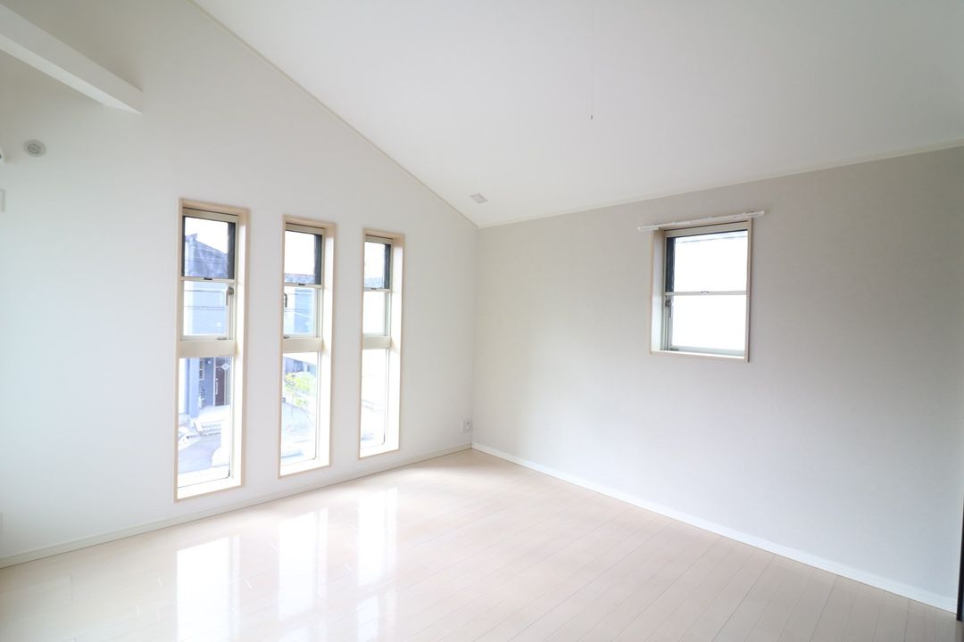 2LDK Detached House for Sale in Kobe's Kita-ku, Hyogo - Thumbnail 2