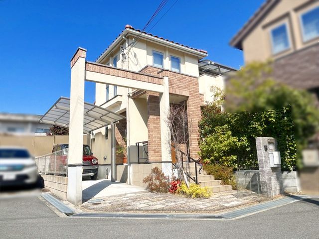 4LDK Modern House for Sale in Toyonaka, Osaka - Thumbnail 3
