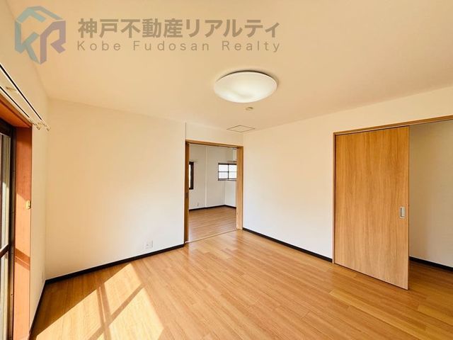 Renovated 4LDK Corner Lot House in Kobe Tarumi Ward - Thumbnail 3