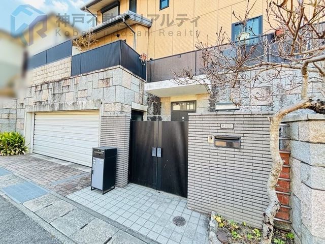 6SLDK House with Elevator in Kobe Tarumi | Sekisui House Build - Thumbnail 2