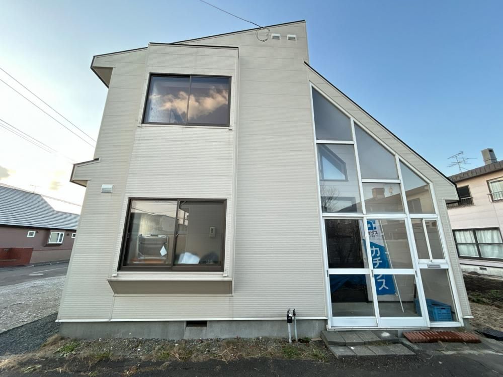 Renovated 4-Bedroom House with 4-Car Parking in Eniwa, Hokkaido - Thumbnail 2