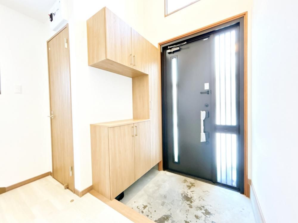 Renovated 4-Bedroom House with 4-Car Parking in Eniwa, Hokkaido - Thumbnail 3