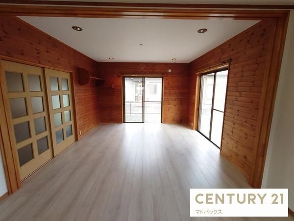 Renovated 4SLDK House in Iwade City, Wakayama - Thumbnail 2