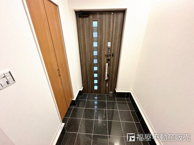 Modern 4LDK House for Sale in Higashiōsaka, Osaka - Thumbnail 2
