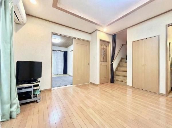 4LDK Detached House for Sale in Daito City, Osaka - Thumbnail 2