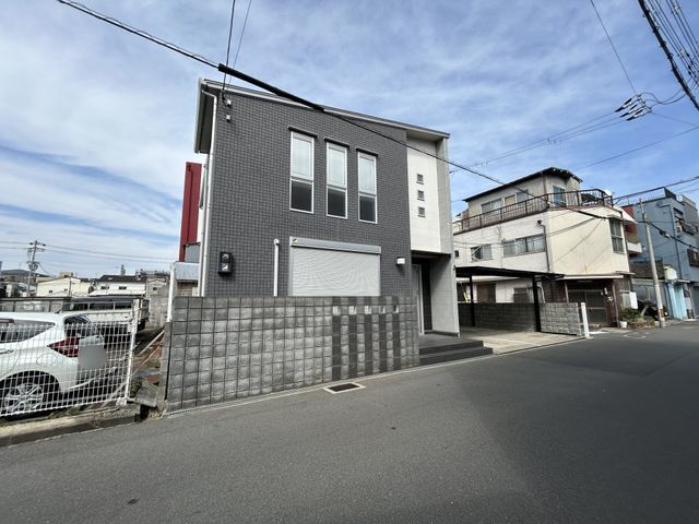 4LDK Modern House for Sale in Higashiosaka, Osaka - Thumbnail 2