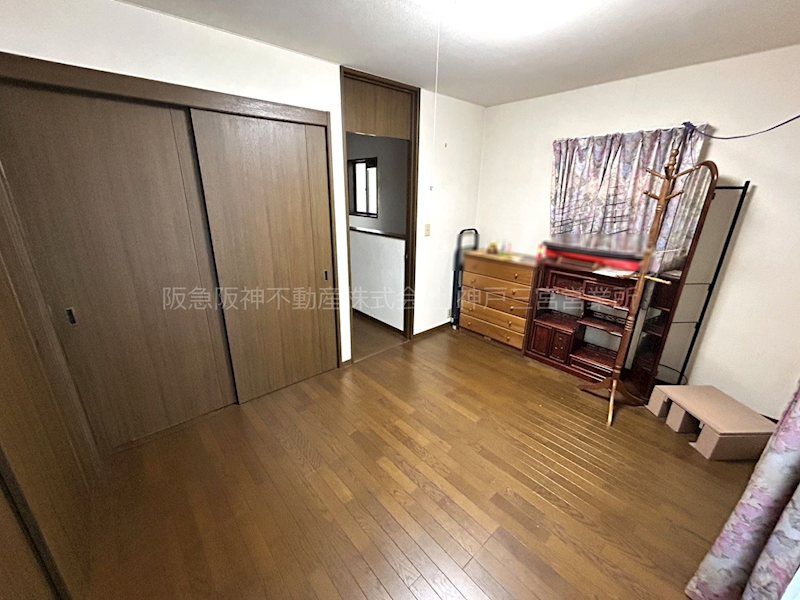3DK House for Sale in Kobe Higashinada, 4 Min Walk to Kōnan-Yamate Station - Thumbnail 2