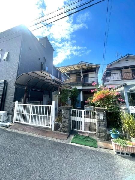 4K House with Roofed Garage for Sale in Matsubara, Osaka - Thumbnail 2