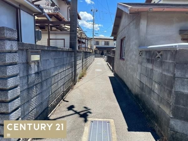 4DK House for Sale in Wakayama City, Wakayama - Thumbnail 2