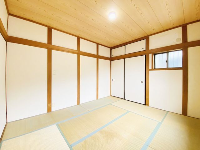 3DK House with Garage for Sale in Tsurumi Ward, Osaka - Thumbnail 2