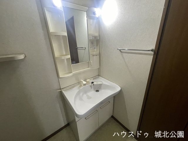 2LDK Used House for Sale in Moriguchi, Osaka - 93.54 sqm - Thumbnail 4