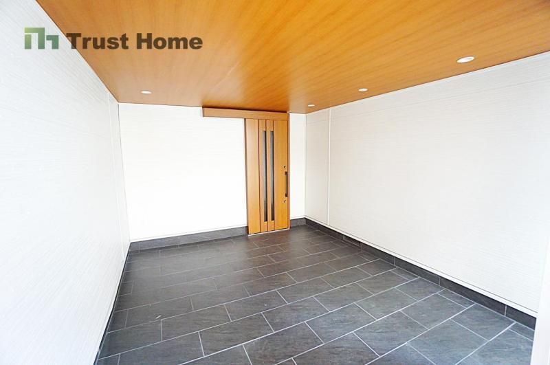 Renovated 3LDK Detached House for Sale in Osaka Yodogawa Ward - Thumbnail 2