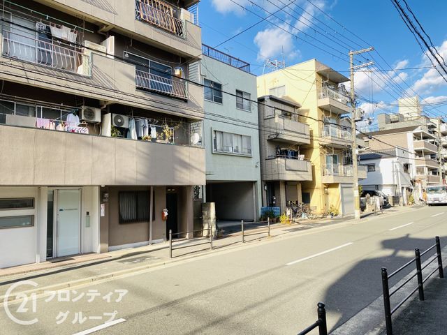 3LDK Steel-Framed House for Sale in Higashiyodogawa-ku, Osaka - Thumbnail 2