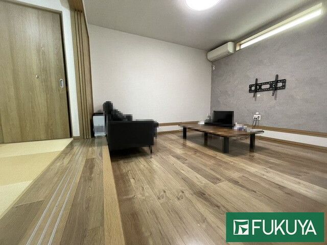 Modern 3LDK House with Solar Panels & Floor Heating in Matsubara - Thumbnail 3