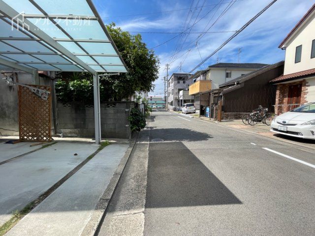 Modern 3LDK House in Amagasaki with Solar Power and Carport - Thumbnail 3