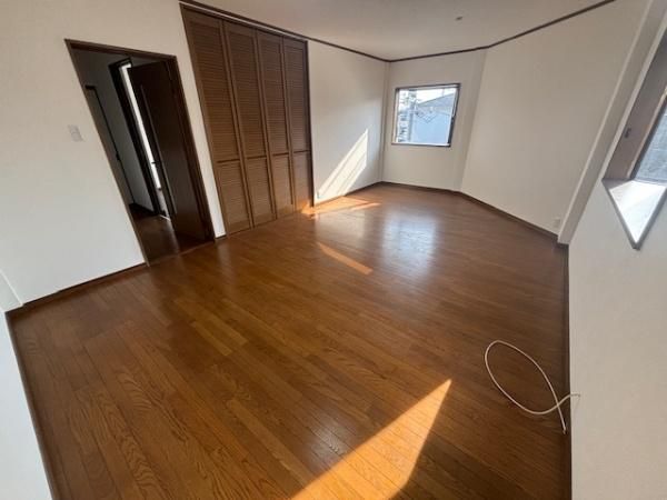 Renovated 2LDK Corner House in Higashi-Osaka, Osaka - Thumbnail 3