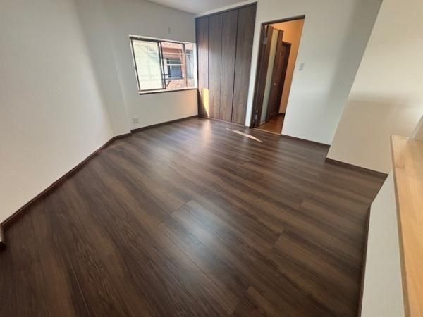 Renovated 2LDK Corner House in Higashi-Osaka, Osaka - Thumbnail 2