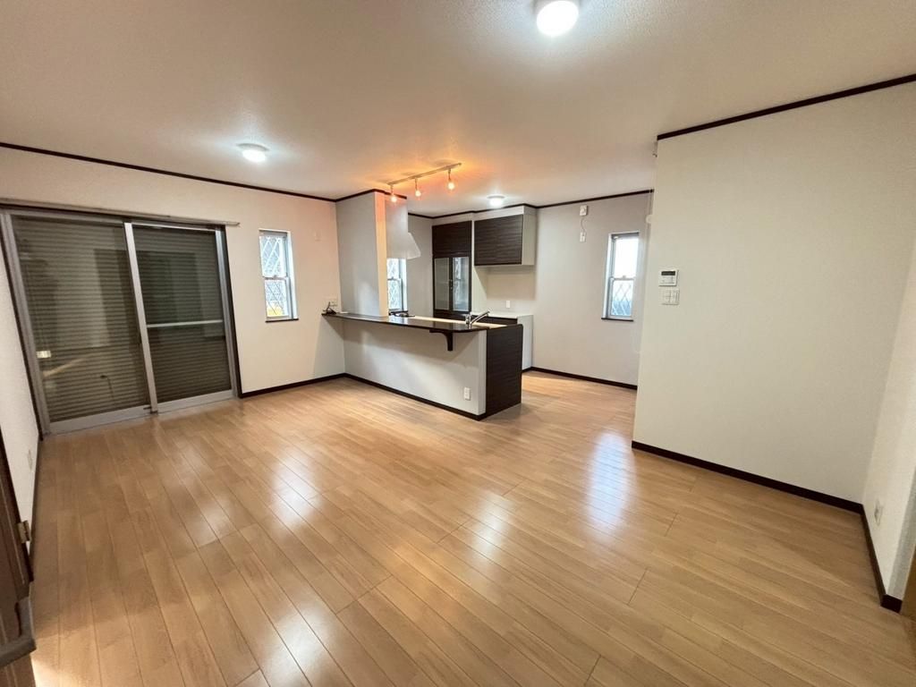 Renovated 4LDK Family House with Parking for 3 in Sakai, Osaka - Thumbnail 4