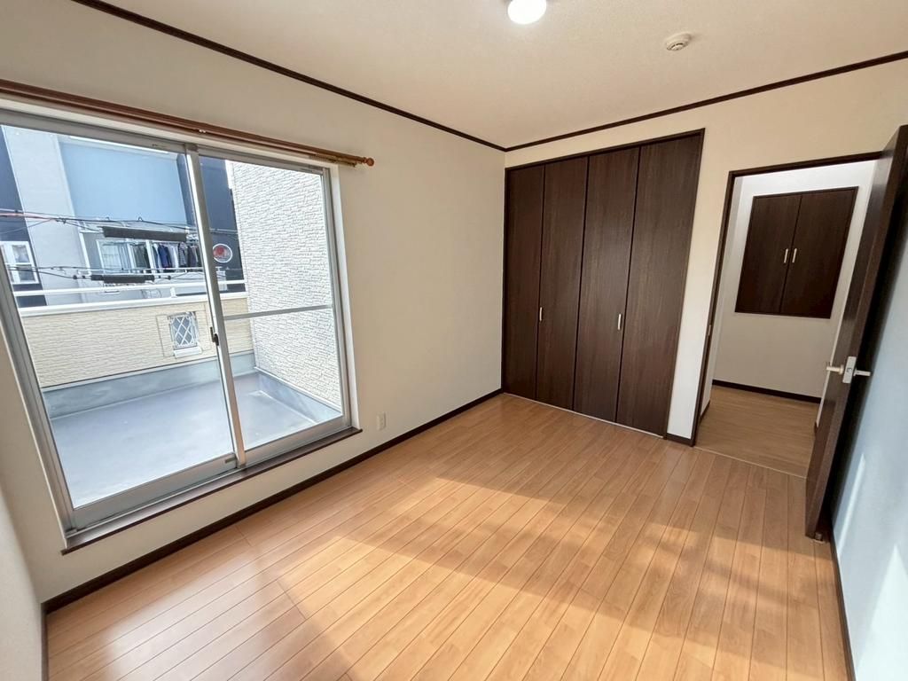 Renovated 4LDK Family House with Parking for 3 in Sakai, Osaka - Thumbnail 3