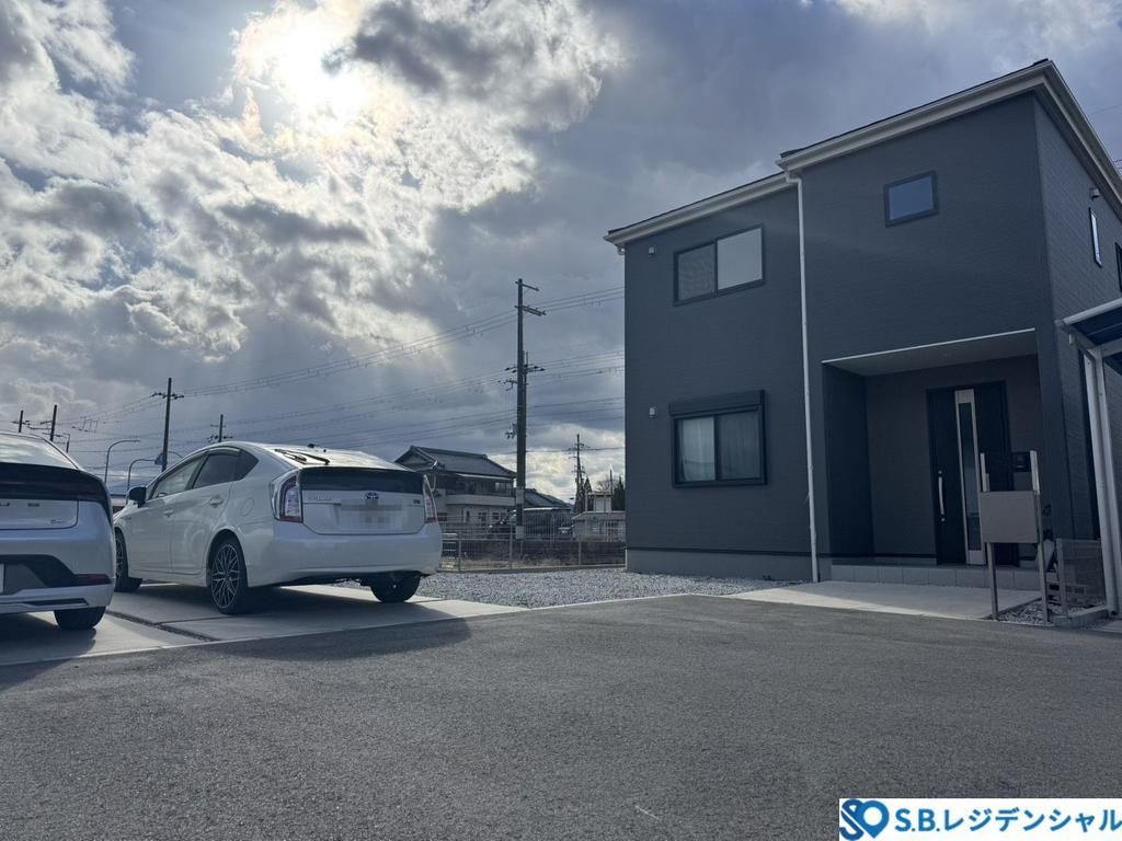 Modern 4SLDK House for Sale in Koryo Town, Nara - Thumbnail 2