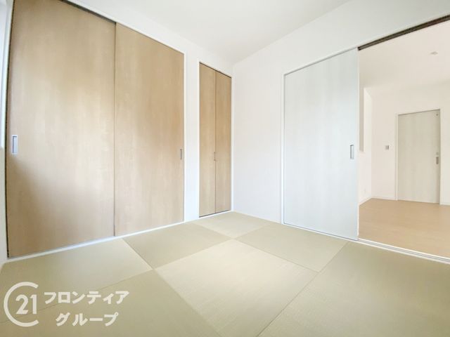 Modern 4LDK House for Sale in Yao City, Osaka - Thumbnail 3