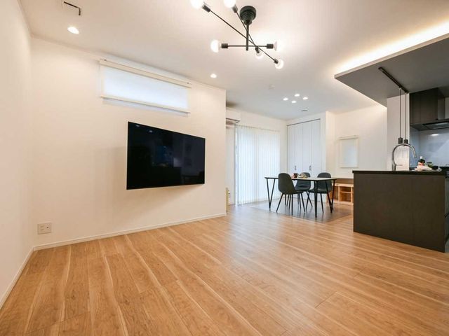 3LDK House for Sale in Toyonaka, Osaka - 93.97 sqm - Thumbnail 2