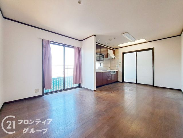 4LDK Detached House for Sale in Higashiosaka, Osaka - Thumbnail 3