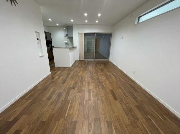 Modern 3LDK House Near Shinobigaoka Station, Shijonawate - Thumbnail 2