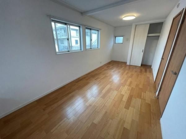 Modern 3LDK House Near Shinobigaoka Station, Shijonawate - Thumbnail 3