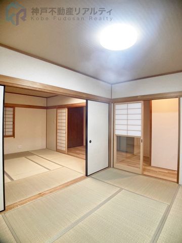 Renovated 5SLDK House with Wood Deck in Kashinodai, Kobe - Thumbnail 3