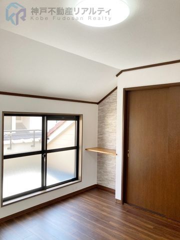 Renovated 5SLDK House with Wood Deck in Kashinodai, Kobe - Thumbnail 2