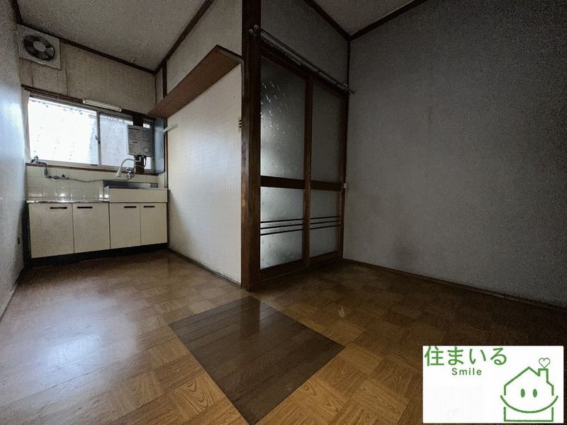 Terraced House for Sale in Kadoma, Osaka - 3DK, South-Facing - Thumbnail 2
