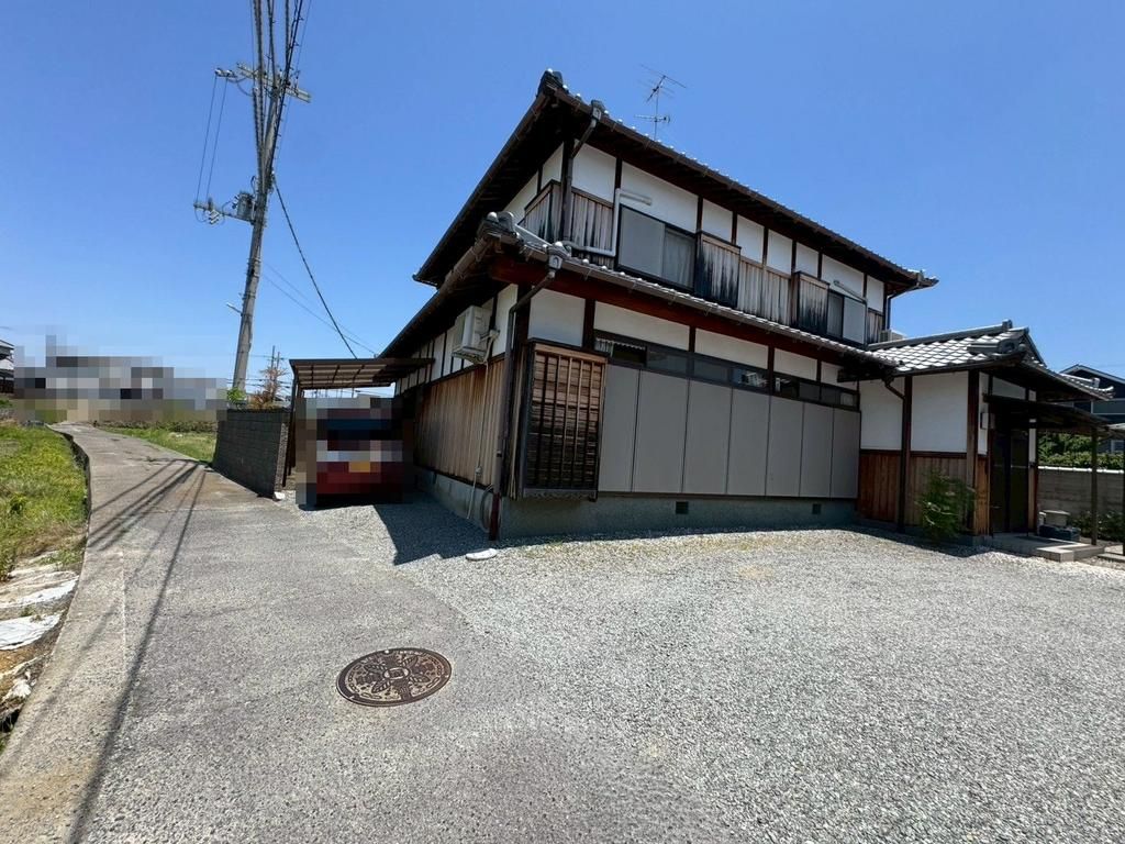 8LDK Japanese-Style House for Sale in Kishiwada, Osaka - Image 1