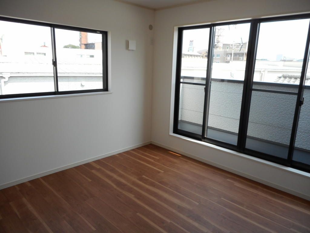Renovated 4LDK House for Sale in Fujiidera, Osaka - Thumbnail 2
