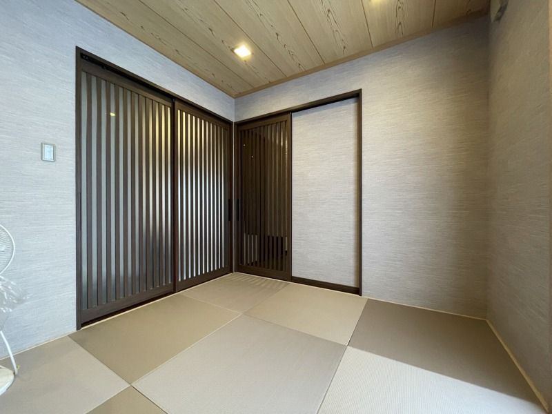 Renovated 3LDK House with Solar Panels in Higashiosaka, Osaka - Thumbnail 4