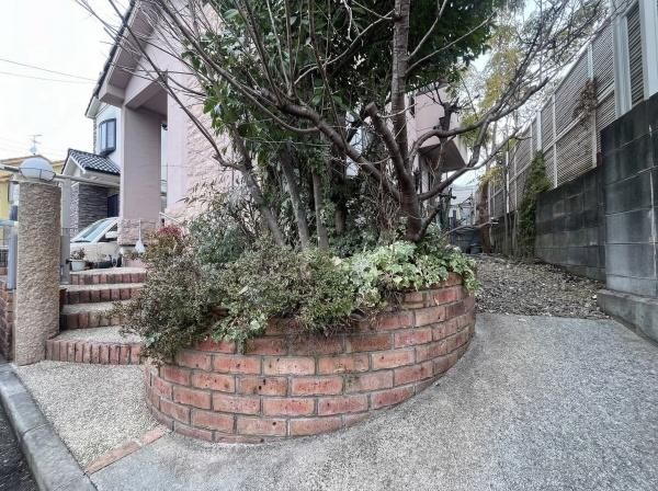 4LDK Detached House with Garden near Hyotan-yama Station, Higashi-Osaka - Thumbnail 2