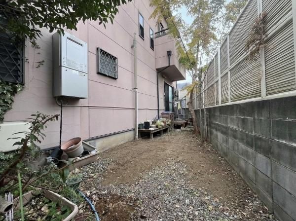 4LDK Detached House with Garden near Hyotan-yama Station, Higashi-Osaka - Thumbnail 3