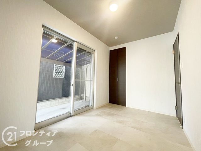 5LDK Detached House Near Hiraoka Station, Higashiosaka - Thumbnail 3